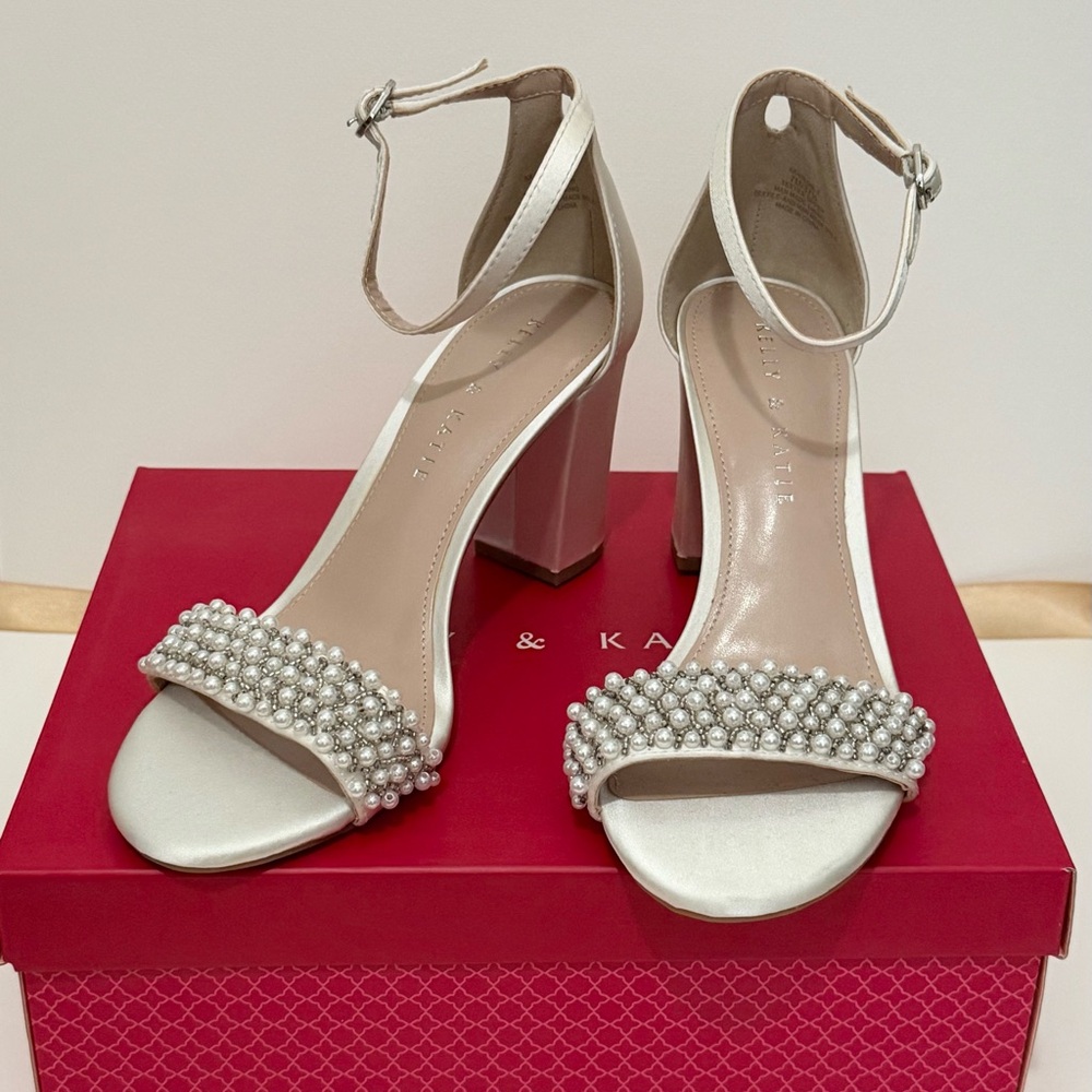 Kelly and Katie — Hildie Sandal - Picture 1 of 9
